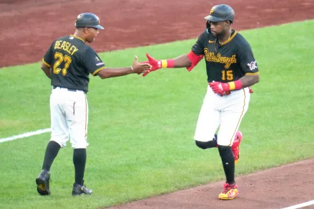 Ashcraft strong, Cruz homers in Pirates win